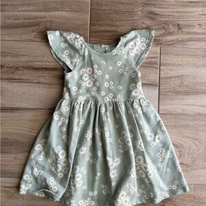 Charming Daisy Print Kids Dress in Soft Green